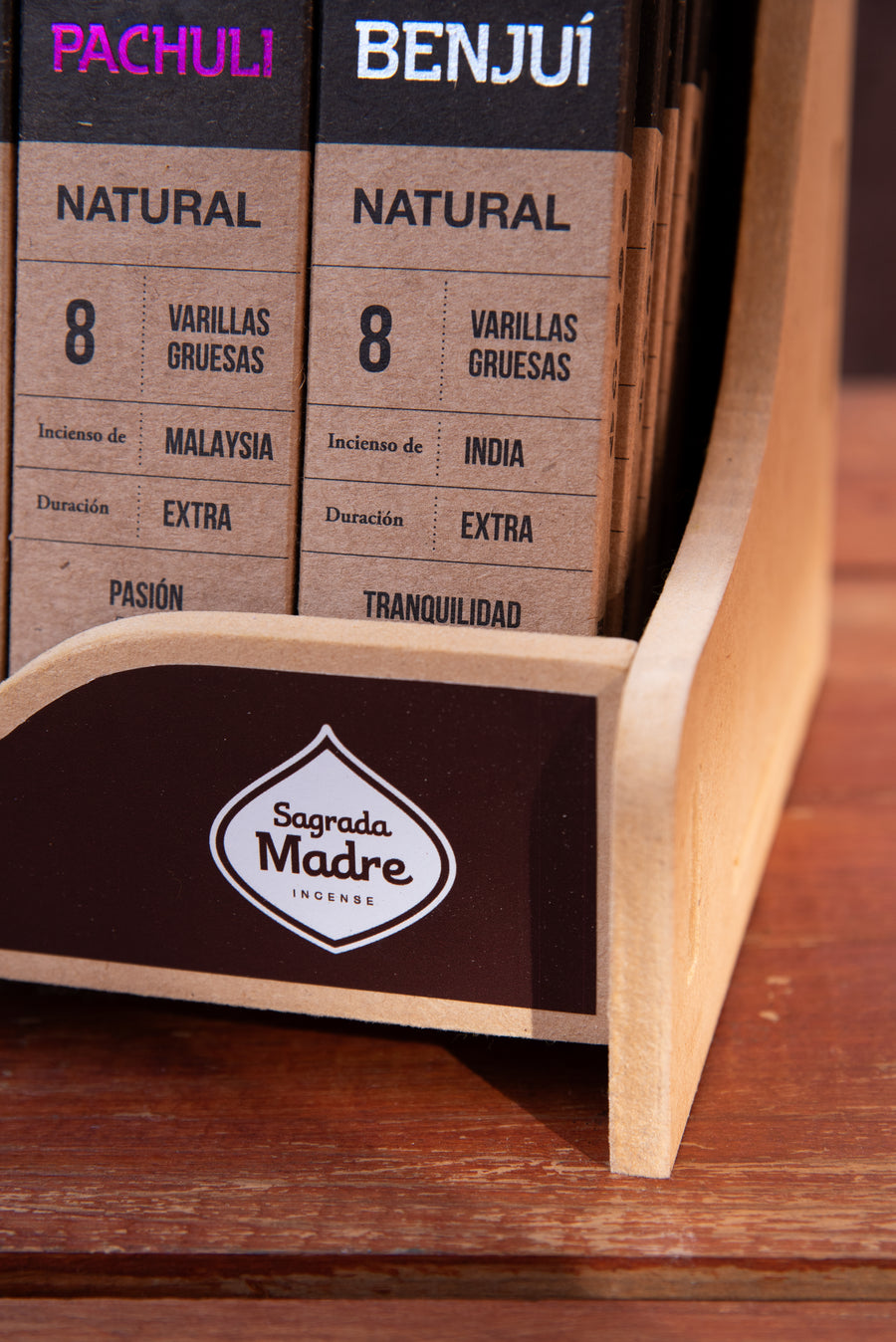 Exhibidor de Madera Encastrable – Sagrada Madre