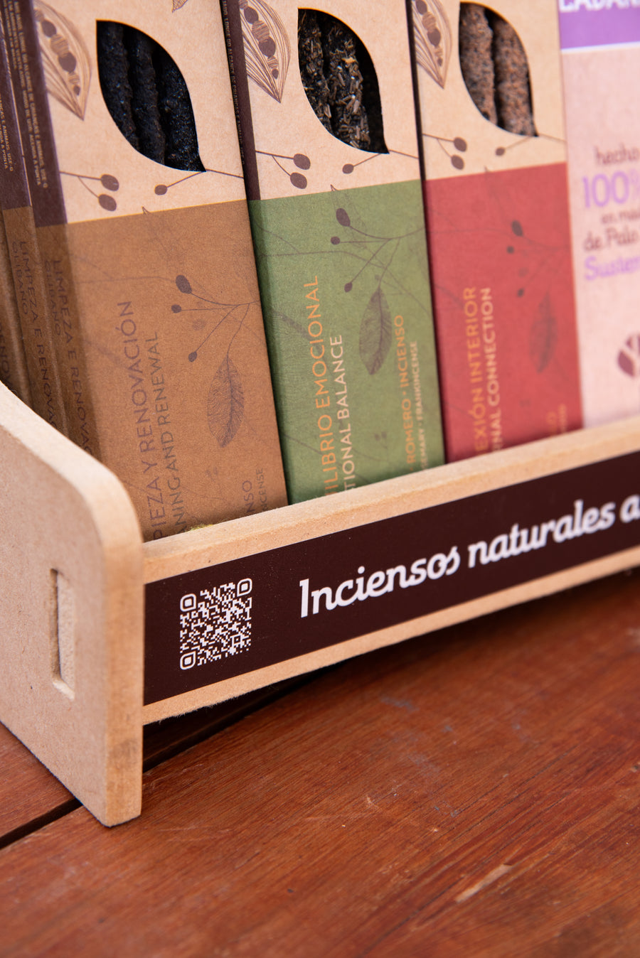 Exhibidor de Madera Encastrable – Sagrada Madre